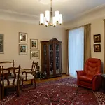 Apartment Neu - 4 Zimmer, 4 Betten, 5 Min Zum Hbf, Terrasse, 160qm
