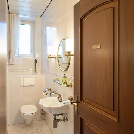 Neu - 4 Zimmer, 4 Betten, 5 Min Zum Hbf, Terrasse, 160qm Apartmán Augsburg