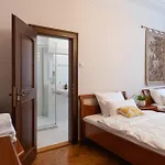 Neu - 4 Zimmer, 4 Betten, 5 Min Zum Hbf, Terrasse, 160qm Apartment