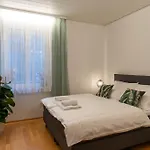 Neu - 4 Zimmer, 4 Betten, 5 Min Zum Hbf, Terrasse, 160qm Apartment