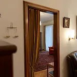 Neu - 4 Zimmer, 4 Betten, 5 Min Zum Hbf, Terrasse, 160qm