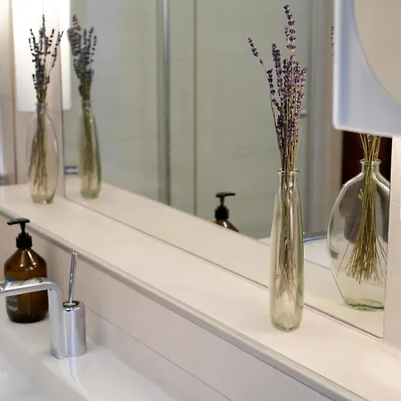 아파트 Neu - 4 Zimmer, 4 Betten, 5 Min Zum Hbf, Terrasse, 160qm *