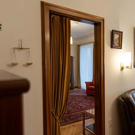 Neu - 4 Zimmer, 4 Betten, 5 Min Zum Hbf, Terrasse, 160qm