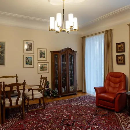 Appartement Neu - 4 Zimmer, 4 Betten, 5 Min Zum Hbf, Terrasse, 160qm