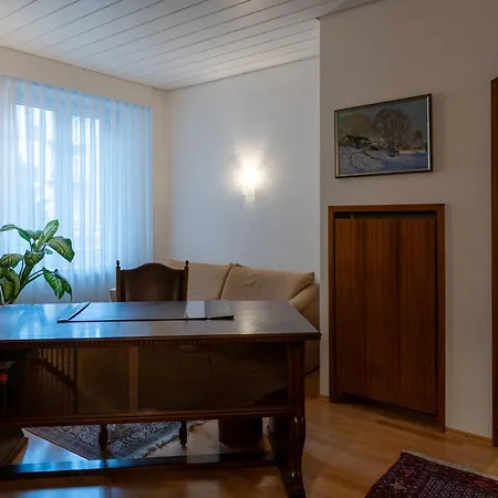 Appartement Neu - 4 Zimmer, 4 Betten, 5 Min Zum Hbf, Terrasse, 160qm *