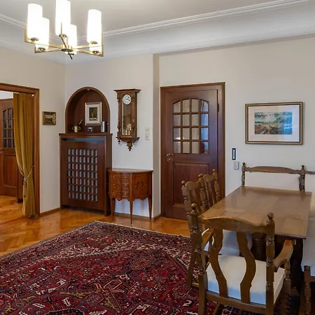 Neu - 4 Zimmer, 4 Betten, 5 Min Zum Hbf, Terrasse, 160qm Appartement