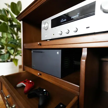 Neu - 4 Zimmer, 4 Betten, 5 Min Zum Hbf, Terrasse, 160qm Appartement Augsburg