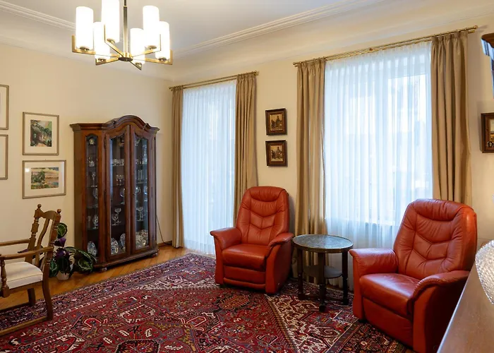 Neu - 4 Zimmer, 4 Betten, 5 Min Zum Hbf, Terrasse, 160qm *