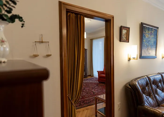 Neu - 4 Zimmer, 4 Betten, 5 Min Zum Hbf, Terrasse, 160qm